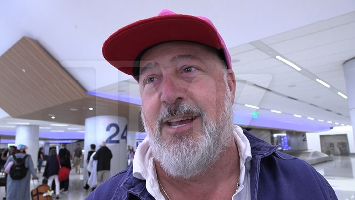 e0156f5199ca43f6bb387c1eedc0484e_md andrew-zimmern-kal-05-22-2025
