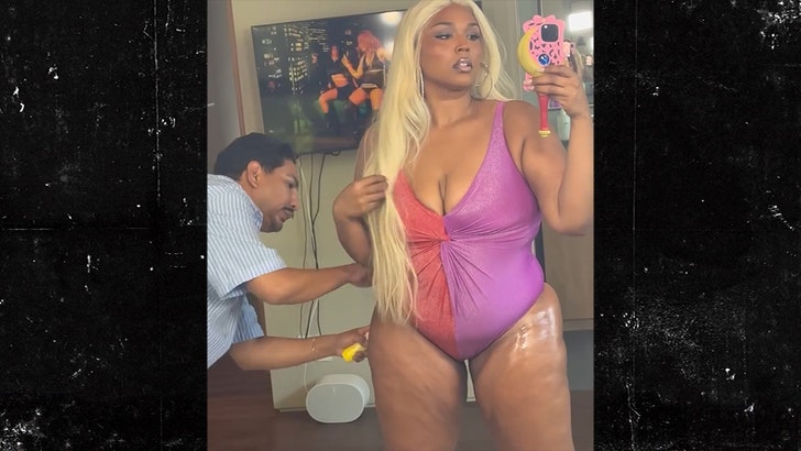 e02d8229119d4a21ac60191c433b1dfe_md 062825_lizzo_bathing_suit_kal