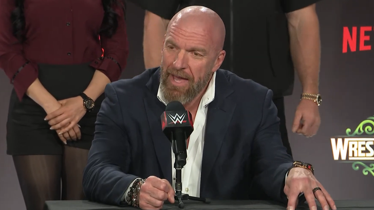 e05ef74dd54f401ebb8b75bce5349db1_md 091225 wwe kal.jpg