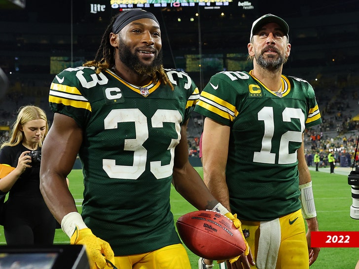 e0aa6822105849a582f883fca490cfac_md aaron jones and aaron rodgers getty 1