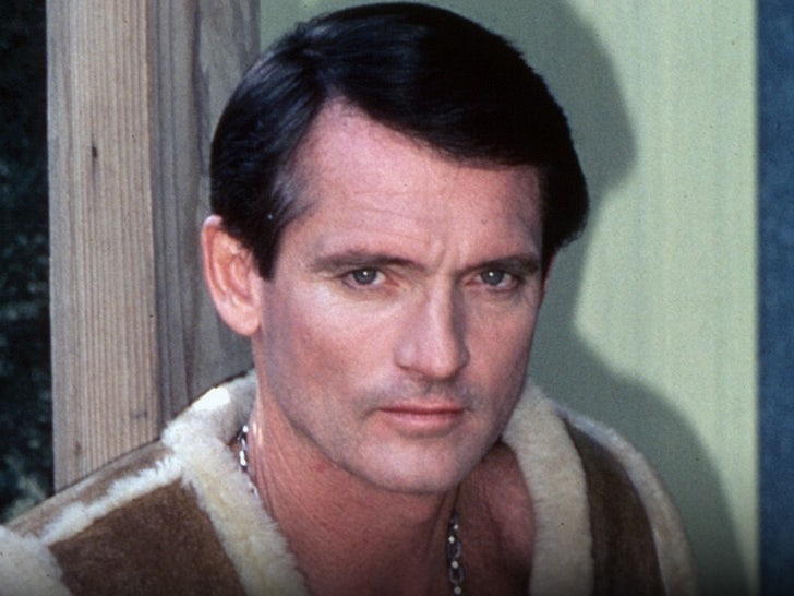 chris robinson main everett collection 2