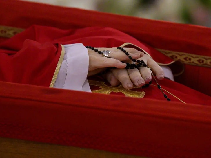 pope francis in casket VATICAN MEDIA 3
