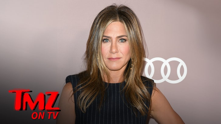 e2fa4e863c3747949fbf050cba1f2b7d_md 080525_tmz_tv_jennifer_aniston_kal