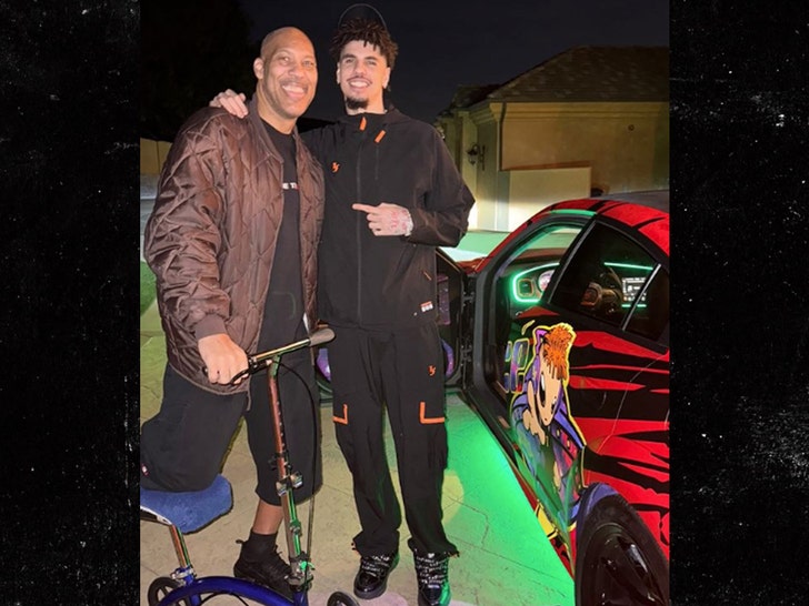 e32688eedeb84f499172c75bbc3ac8ac_md lamelo and lavar ball insta 1