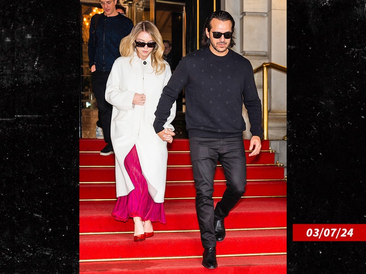 e5e8cd54500448e1a88467dbbf63b64b_md-3 sydney sweeney jonathan davino sub getty swipe 3