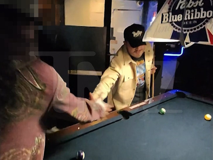 e604e0e019f14666b032a42d8fe9aeda_md 021825-zach-bryan-pool