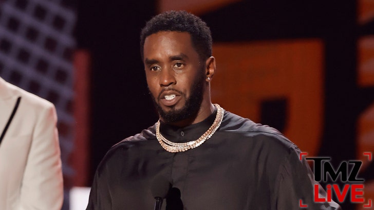 e6e3078464bc4cf9993636250483ddd8_md diddy_tmz_live_kal