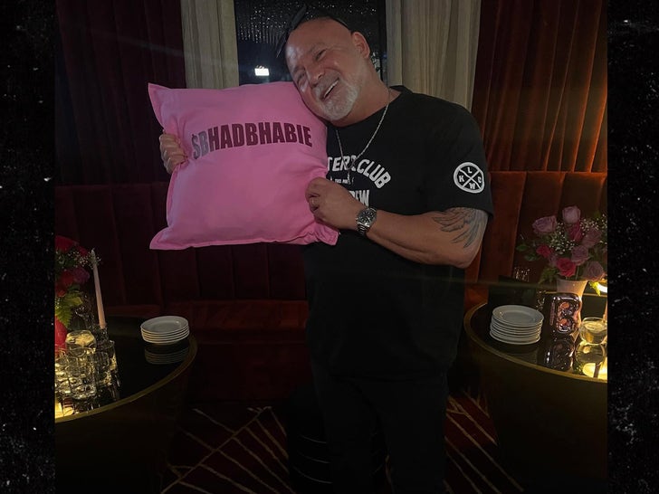 e6e78482ab504fe3bb4a53f00bab0451_md 0327-Bhad-Bhabie-Birthday-Stripclub-Dad-Photos-primary-3