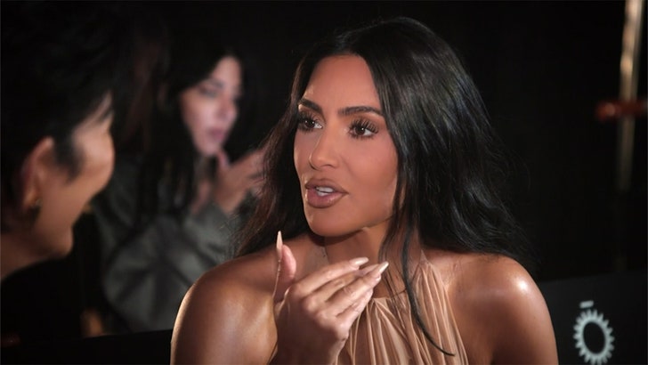 e778b5187bc542f7b66e083b4e236101_md Kim Kardashian