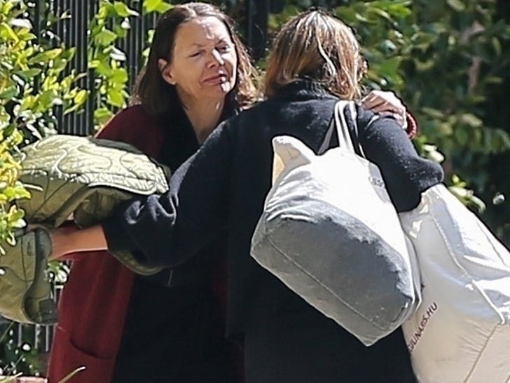 0402-Mercedes-Kilmer-and-Joanne-Whalley-Hug-SUB