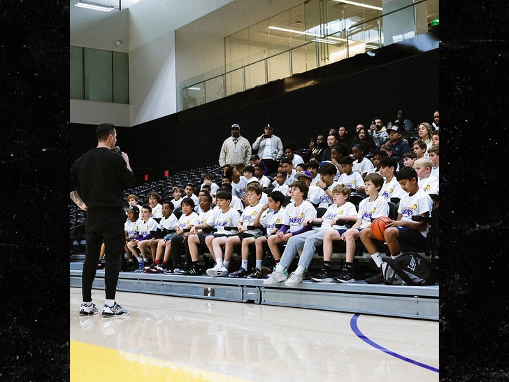 e948737f8b75440db8620eaef31458f9_md The Lakers and Coach Redick hosted a special basketball clinic for kids impacted by the LA fires
