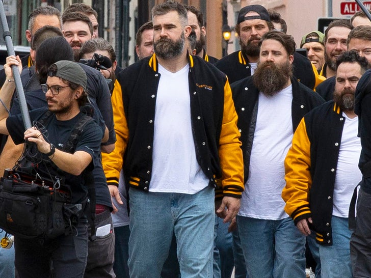 e9e9673868c04c92a769ab441cc08519_md Jason Kelce Hits New Orleans With Look-Alikes For Marriott Ad