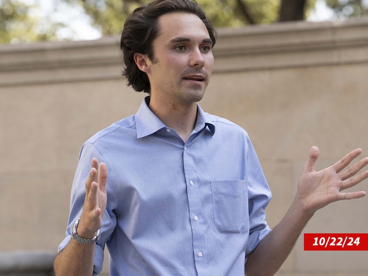 david hogg talks to students on the West Mall at the University of Texas shutterstock