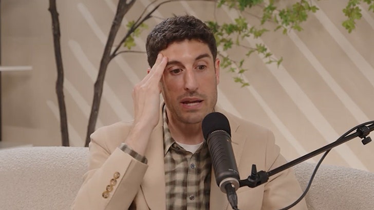 ec72b7d406654d87874f854ae61dc526_md 060625_jason_biggs_kal