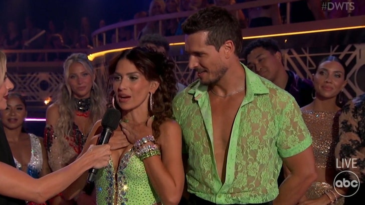 ec762f99ce7d4ca4af577bc3edc365f3_md 091725_hilaria_baldwin_dwts_kal