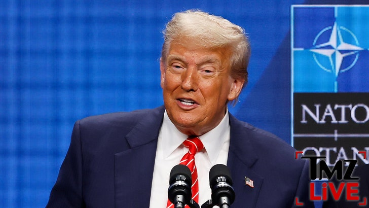ec7e90f815274adbaf66350b6f67105a_md donald_trump