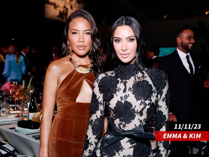 ef64b6f12ce94fd9a5df61b20f0cc9d6_md Kim Kardashian Emma Grede