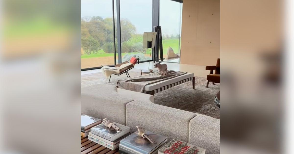 ellen-degeneres-cotswolds-home-inside-look-1761161371091 Photo of Ellen DeGeneres Home