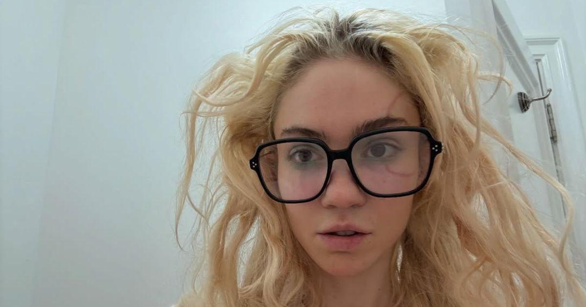 elon-musk-grimes-face-tattoo-bizarre-2-1761240727669 Photo of Grimes