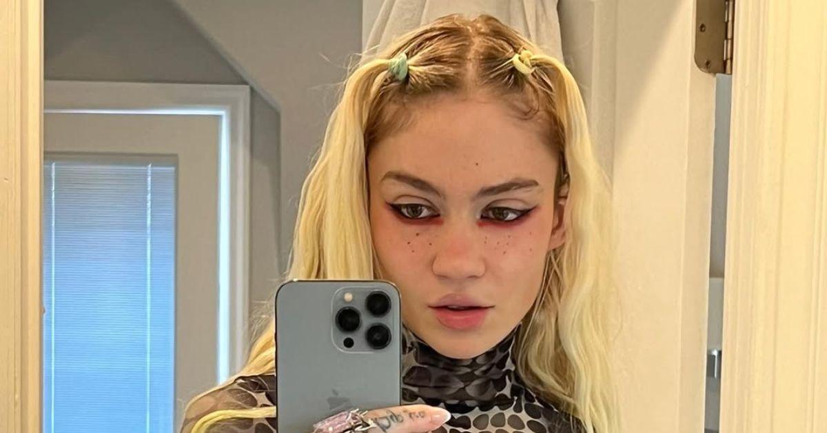elon-musk-grimes-face-tattoo-bizarre-3-1761240749205 Photo of Grimes