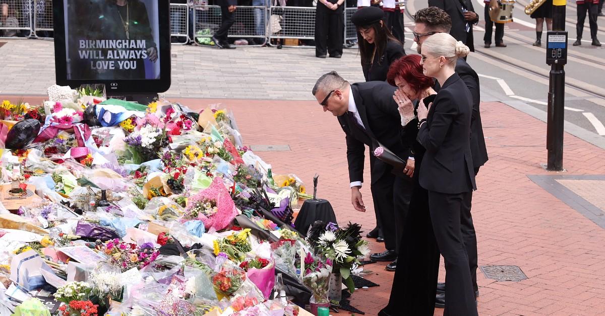Photo of  Aimee, Jack, Sharon and Kelly Osbourne