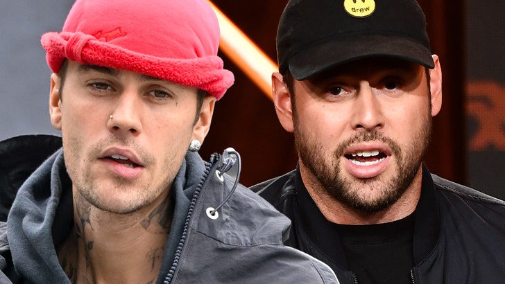 f0f92783dbeb4f50a4b81a059f3331e8_md justin-bieber-scooter-braun-video