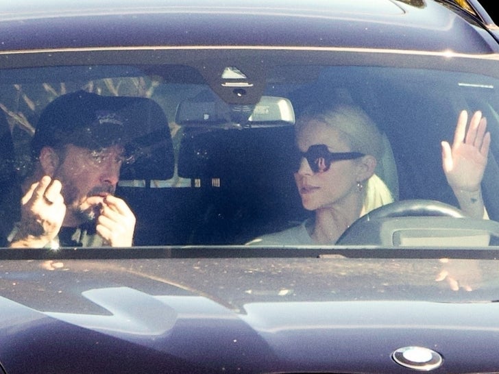 f3e4820f939c4c679072f8aa9b58c87e_md Dave Grohl And Wife Jordyn Blum's First Sighting Since Bombshell Baby News