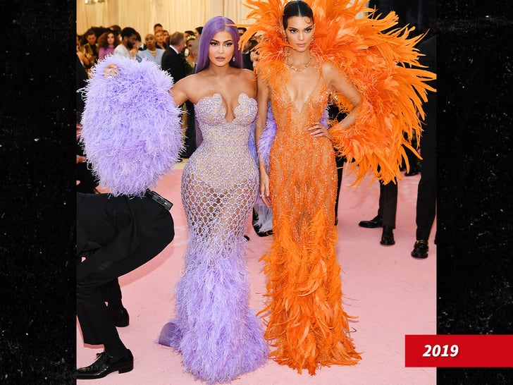 0505-Kardashian-Jenner-Met-Gala-Looks-Through-The-Years-Sub2-date-swipe
