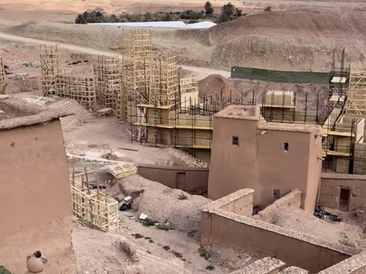 f55ce66f78944113af5afaa298207804_md 0224-Christopher-Nolan-on-set-of-Odyssey-in-Morocco-primary-2