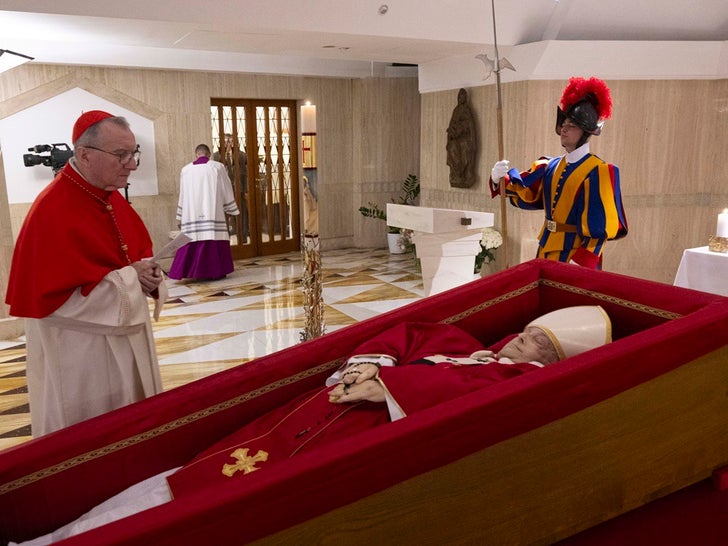 f69ef908bd93406995f6952126984225_md-1 Pope Francis Lies In State At The Chapel Of Casa Santa Marta