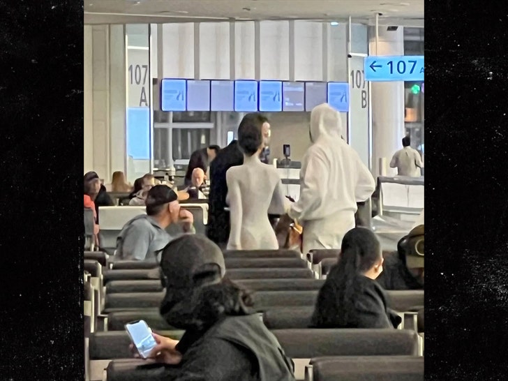 f711ce28fd5f4f8e8726230e8596a146_md kanye and bianca censori back in the us