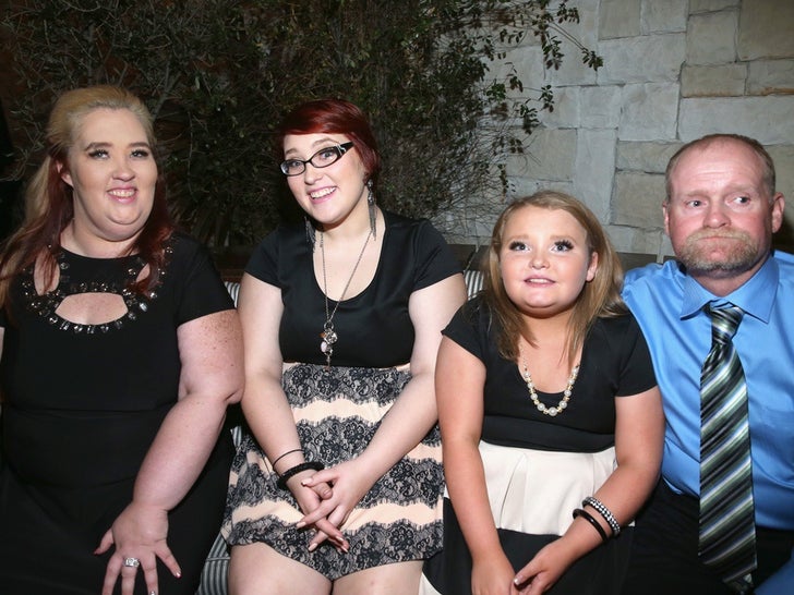 f7d1ebd6063540b39c22d10b24f8d6cf_md Mama June Family Photos