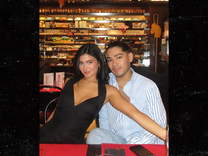 f81765489269437fa78273056251fcd3_md kylie jenner Jesus Guerrero