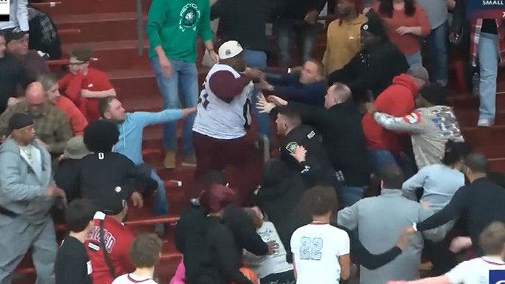 f890645001154616ab6d23edd9ad4e79_md 031025_basketball_fight_kal