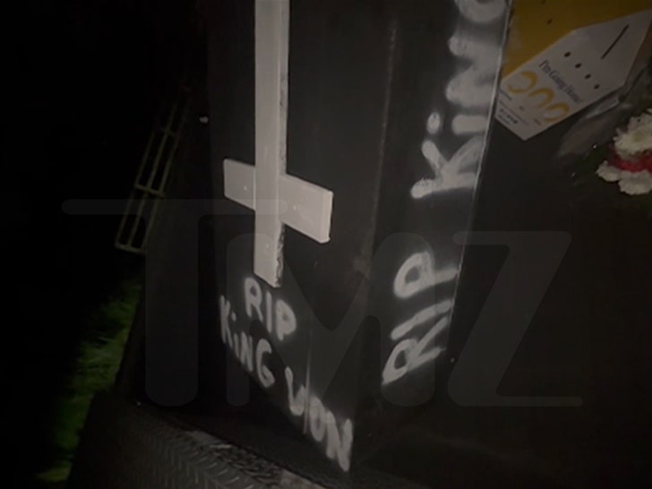 fbf42b3438e646d4937bef9dfbaa67ef_md King Von Casket