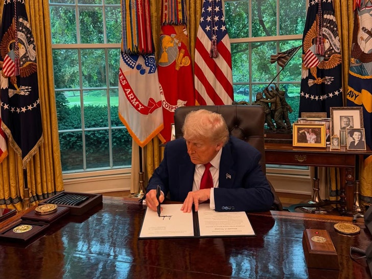 donald trump signs off on chrisley pardon instagram 3