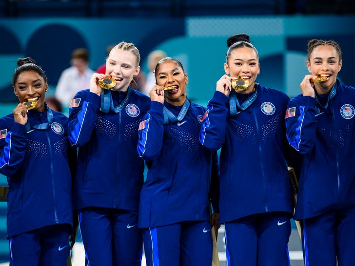 fd69bac728f14befa6b5469b04f3535c_md USA -- Simone Biles, Jade Carey, Jordan Chiles, Sunisa Lee and Hezly Rivera