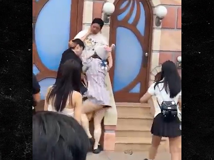 060325_disney_fight_china_choking