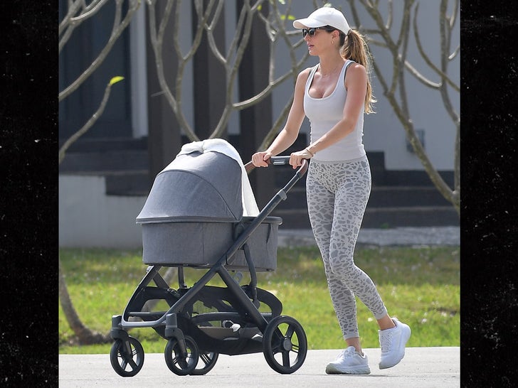 fe245c410bd941029290d0757685ba12_md Gisele Bundchen and Joaquim Valente Photographed W/ Baby For The First Time