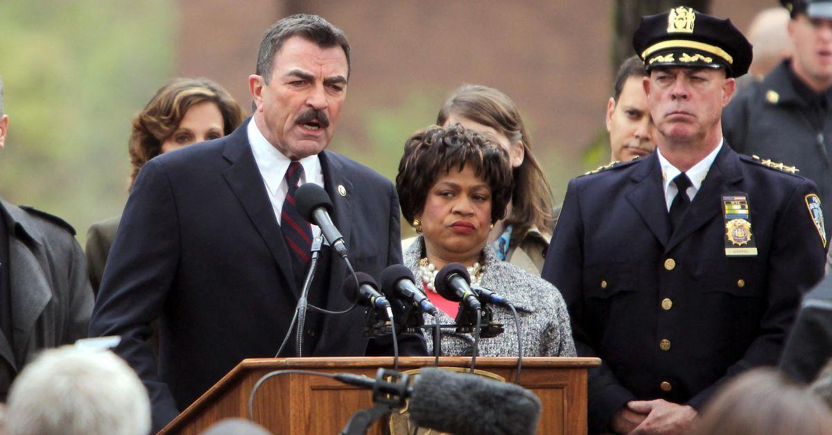 fears-explode-tom-selleck-bloaty-blue-bloods-star-bulging-belly-3-1751275627329 fears explode tom selleck bloaty blue bloods star bulging belly