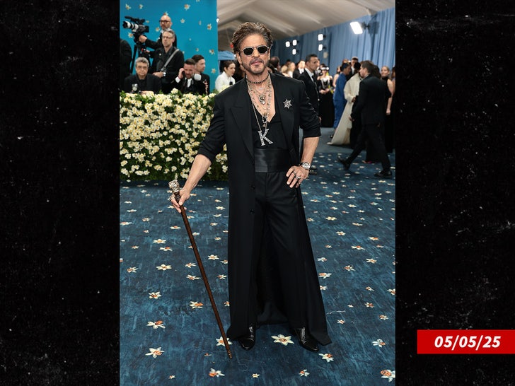 Shah Rukh Khan met gala sub getty swipe 1