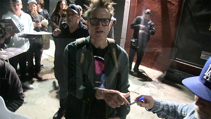 ff357831bceb4280af79016d9b732a36_md 040825_mark_hoppus_kal