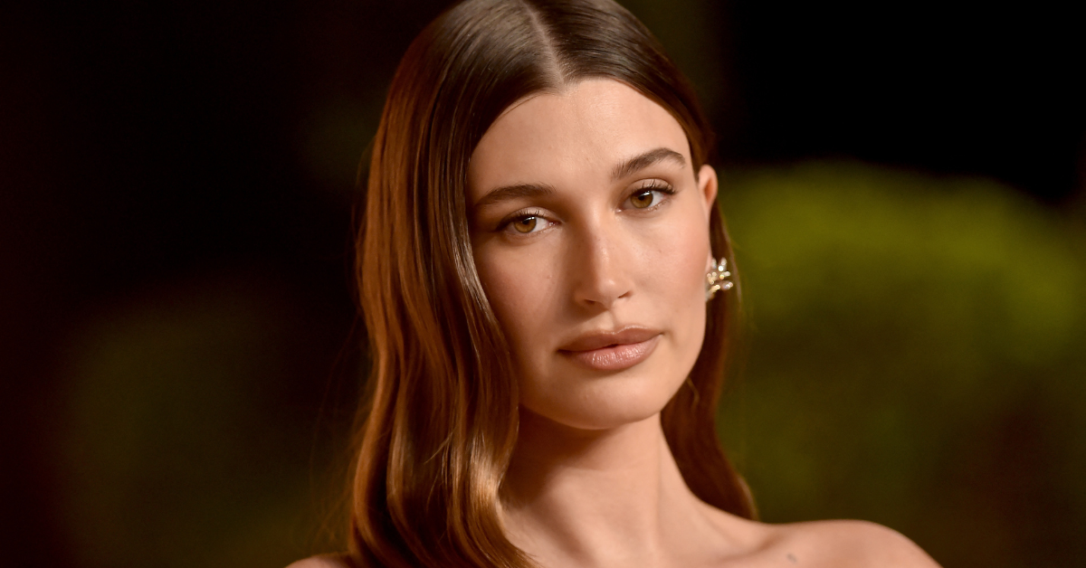 hailey-bieber-oscars-alone-2-1741027443417 Photo of Hailey Bieber