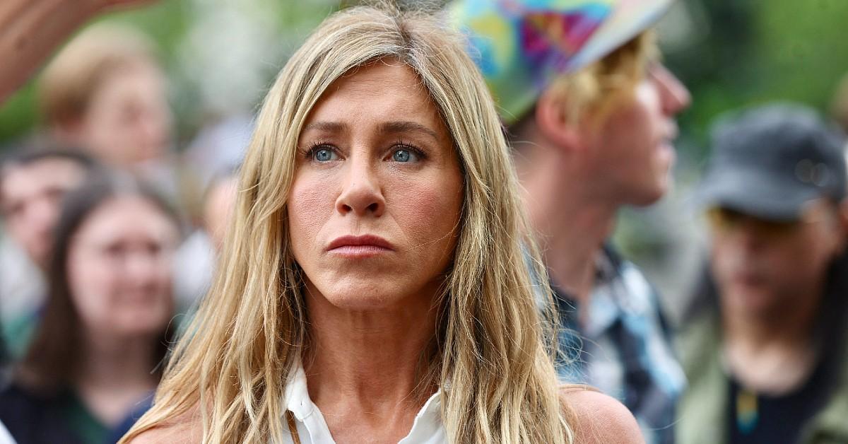how-jennifer-anistons-stalker-nightmare-has-turned-her-into-full-on-white-witch-as-she-admits-to-filling-her-fortress-mansion-with-crystals-to-banish-negative-energy2-1755194579125-1 Photo of Jennifer Aniston