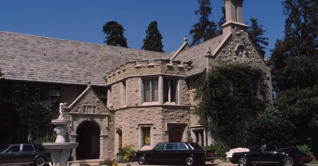 hugh hefner widow crystal playboy family inheritance