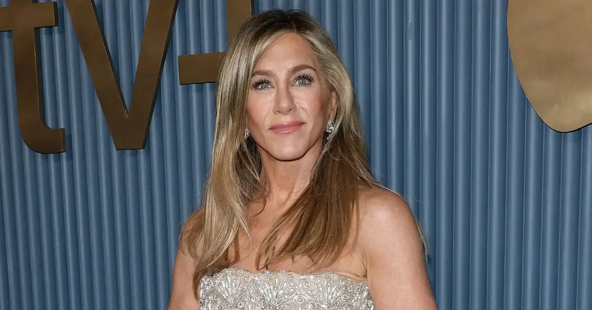 jennifer-aniston-wedding-plans-revealed-shes-desperate-to-walk-down-aisle-with-jim-curtis-despite-gold-digger-warnings4-1760971357981 Aniston sees the wedding with just some 'close friends' attending.