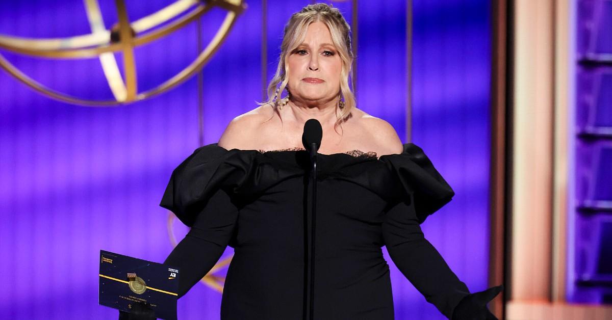 jennifer-coolidge-emmys-cbs-3-1757900105369 Photo of Jennifer Coolidge