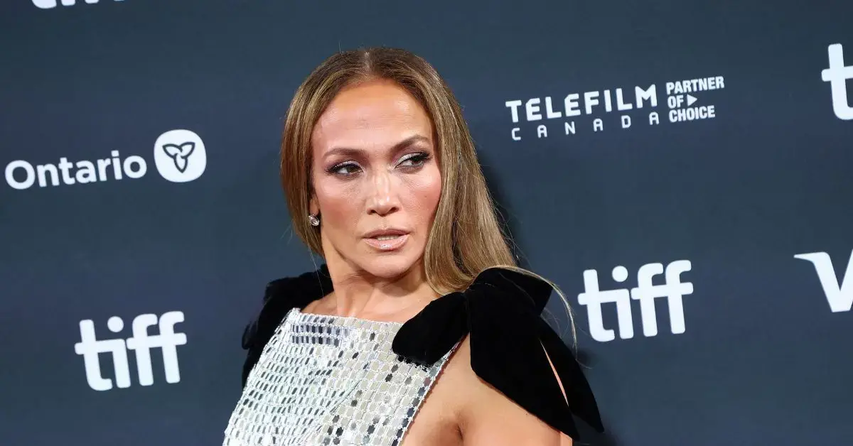 jennifer-lopez-putting-brave-face-on-pain-by-bragging-ben-affleck-divorce-was-best-thing-that-ever-happened-to-me5-1759162369787 Photo of Jennifer Lopez