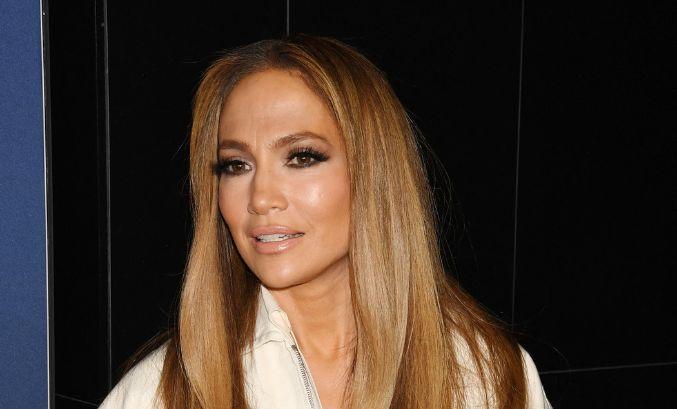 jennifer-lopez-shamelessly-hitting-up-brad-pitt-2-1736789845715 jennifer lopez shamelessly hitting up brad pitt