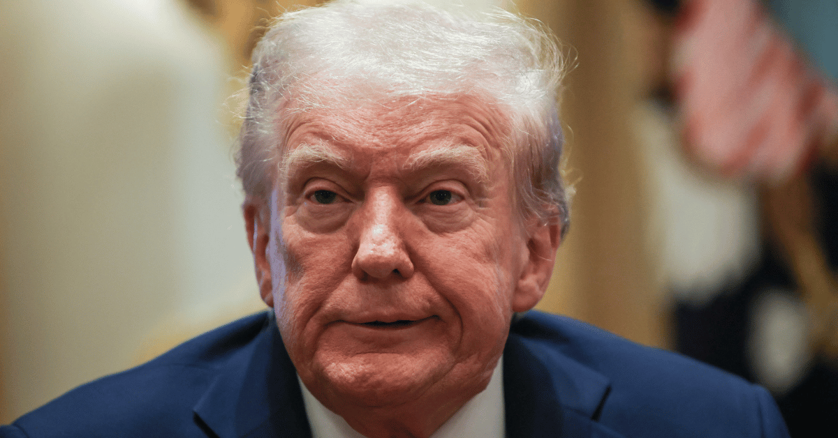 jimmy-kimmel-would-love-to-host-trump-on-late-night-show-2-1760042910439 Photo of Donald Trump